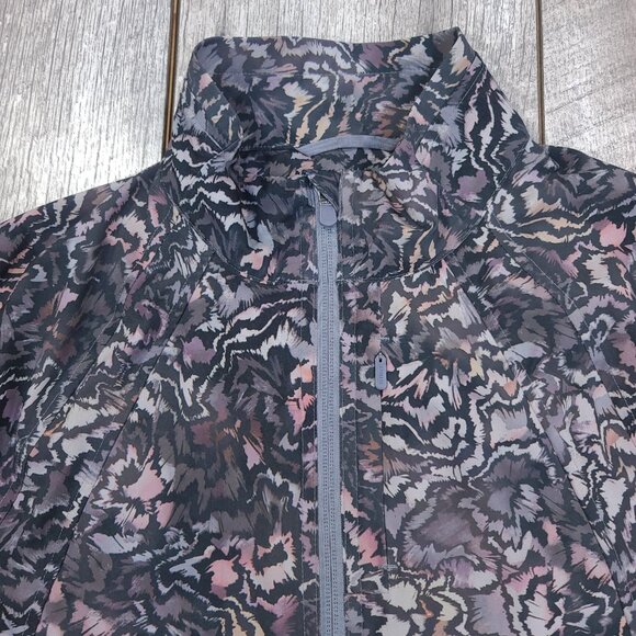 Athleta Womens Run With It Jacket Size Small Kinetic Abstract Zip Windbreaker - Picture 4 of 7